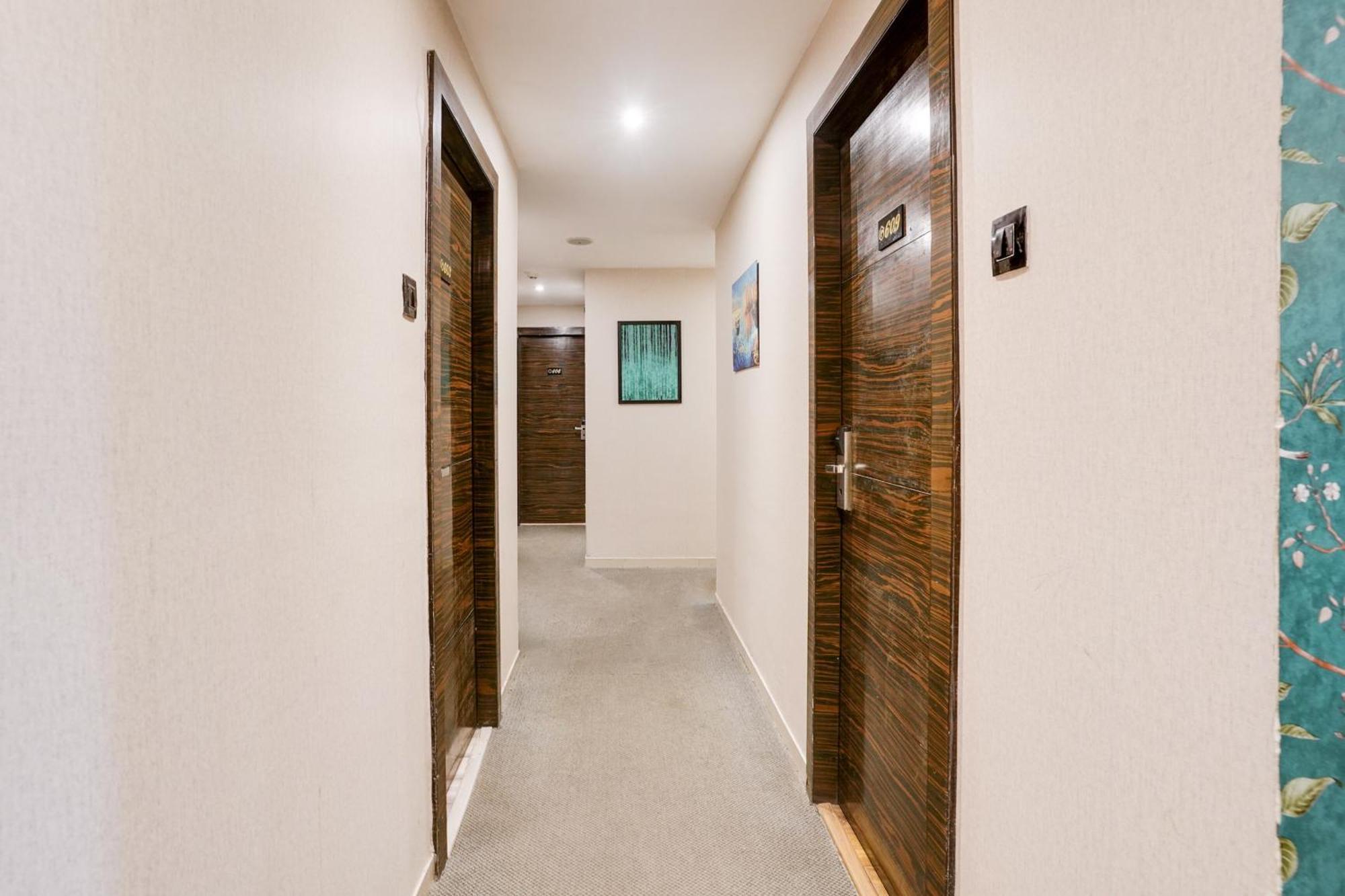 Super Collection O Andheri Near Western Express Highway Мумбаи Экстерьер фото